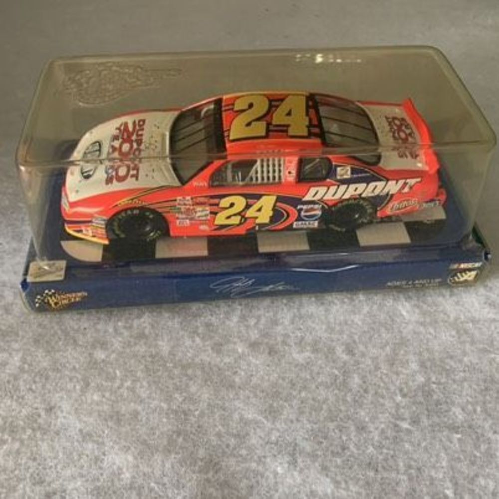 Jeff Gordon #24 DuPont 200 Years 2001 1:24 NASCAR Winners Circle Car *NEW*